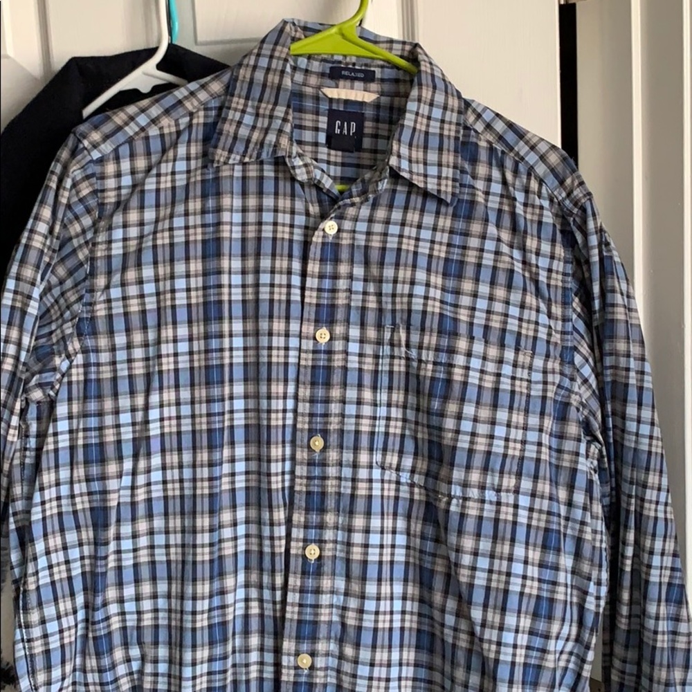 GAP Men’s M Relaxed Button Down Shirt Gently Used